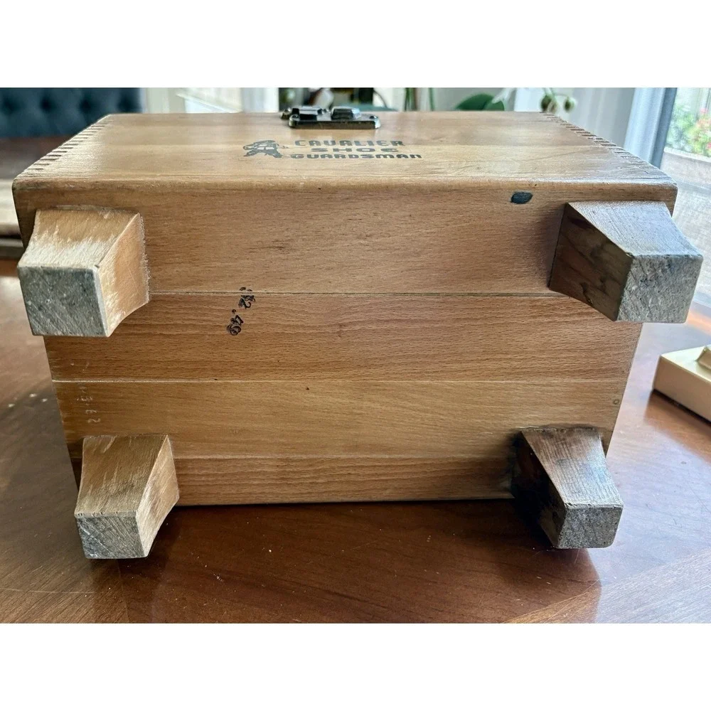 Cavalier Guardsman Vintage Wooden Shoebox Deluxe Shoes Shine Case Dovetail